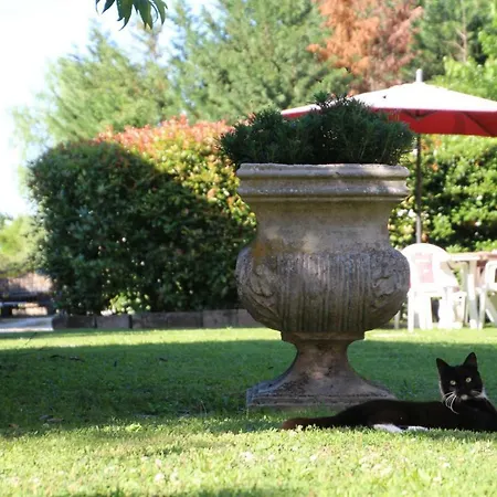 Casale La Decima לינה וארוחת בוקר בודירו